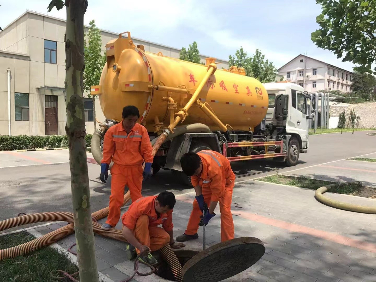 石河镇化粪池清理与5-8吨吸粪车施工效率分析